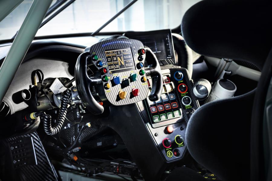 Торпедо Porsche 911 RSR (991) 2017 года  (фото 2 из 39)